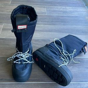 NEW Hunter Tall Snow boot with front zipper. New. Size US 9